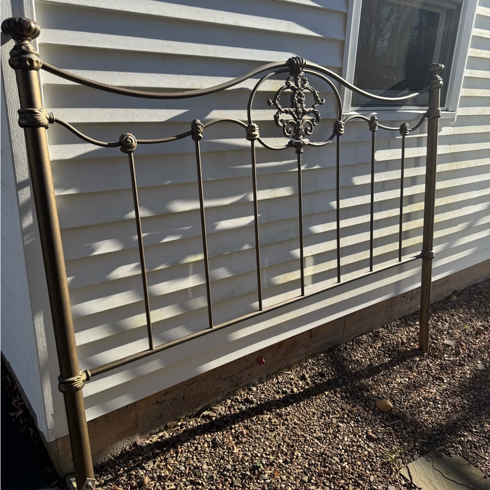 King size iron headboard. Beautiful like new.